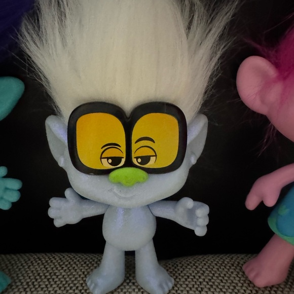 Trolls Dolls DreamWorks World Tour Colorful Toy Set - Picture 3 of 7